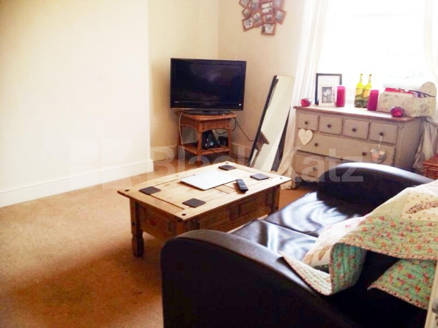 			LET, 1 Bedroom, 1 bath, 1 reception Apartment			 Bromfelde Road, Clapham North